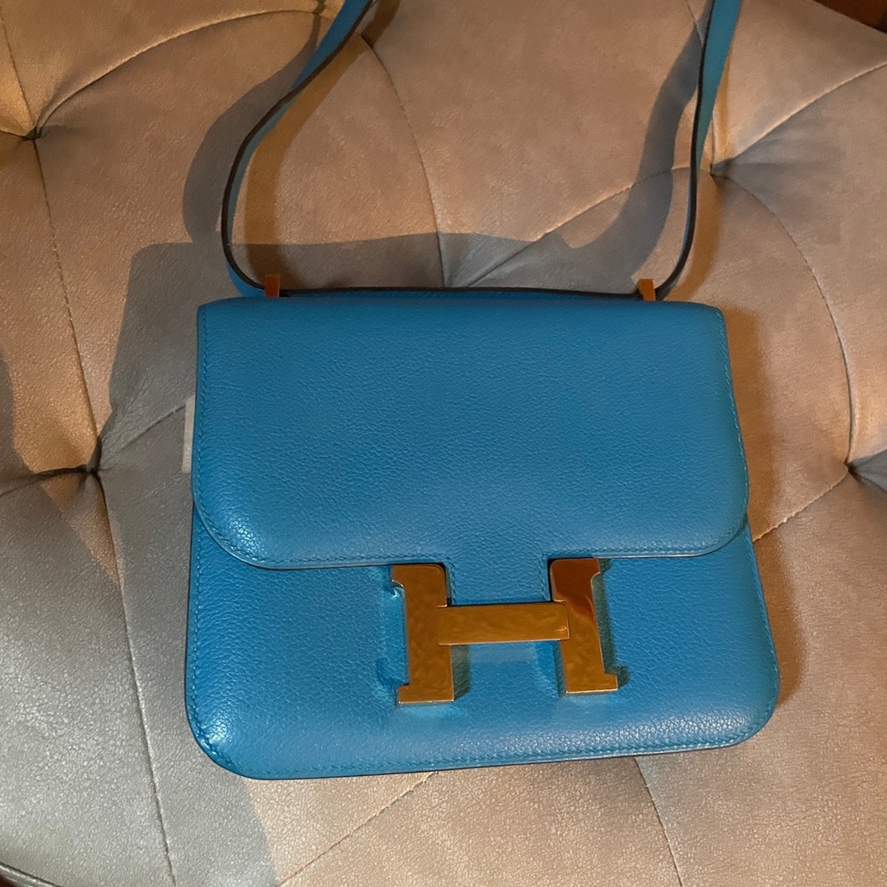 Constance 18 blue evercolor